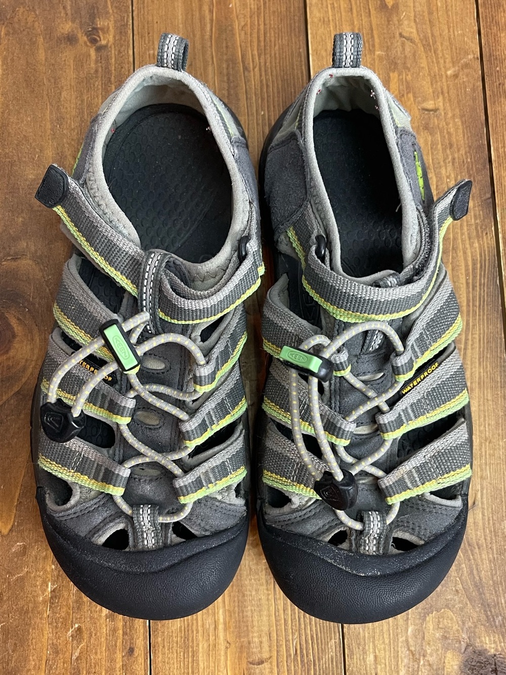 Keen kids size 4 gray and green Newport h2 water hiking sandals